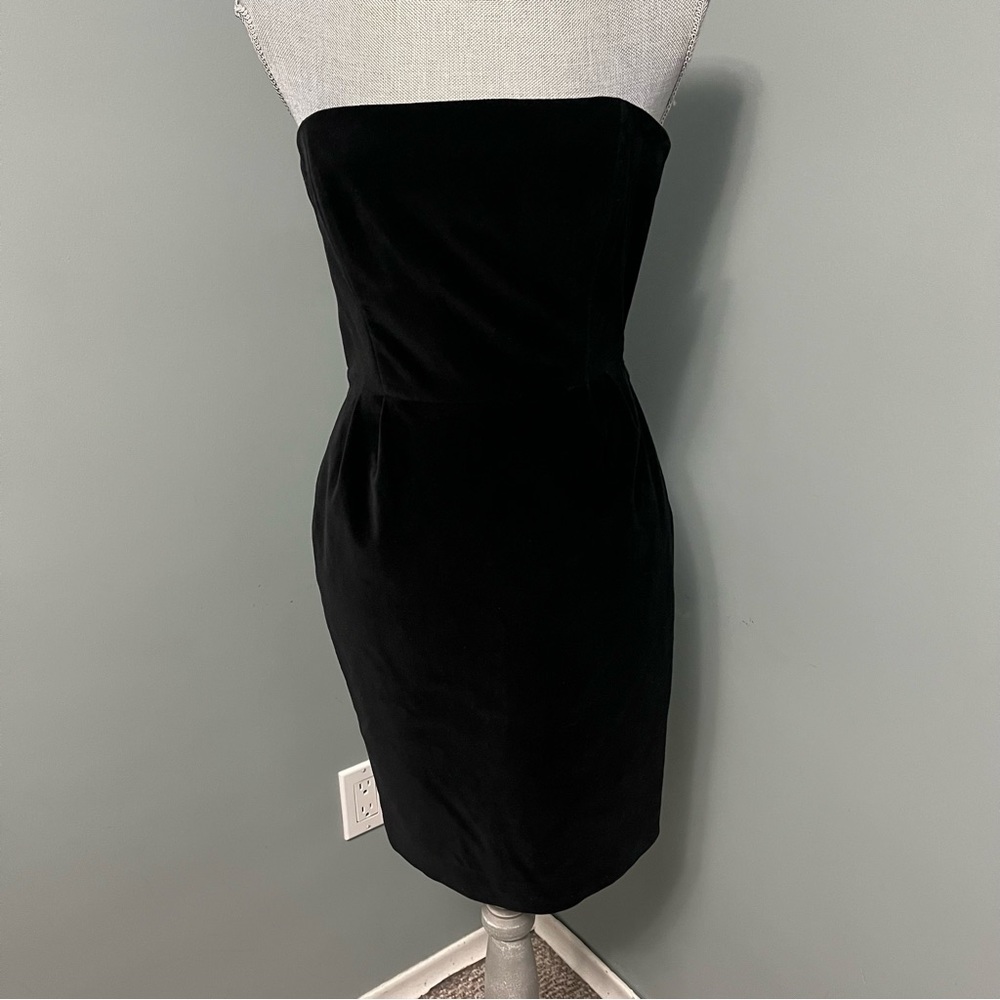 CLUB MONACO size 0 black velvet strapless mini cocktail dress wedding guest